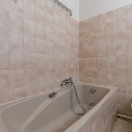 Centragence - Bosquet - With Spacious Terrace *