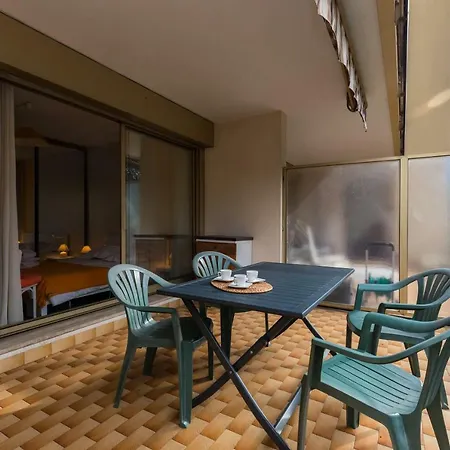 Centragence - Bosquet - With Spacious Terrace